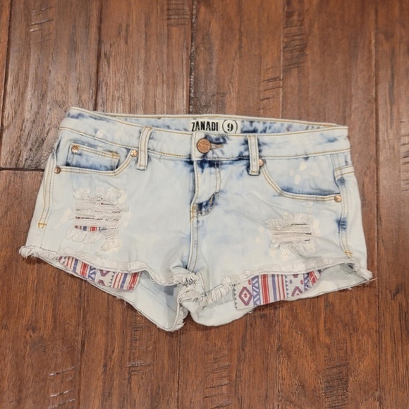 Denim/Cotton Zanadi Shorts. Size 9 - Picture 8 of 8